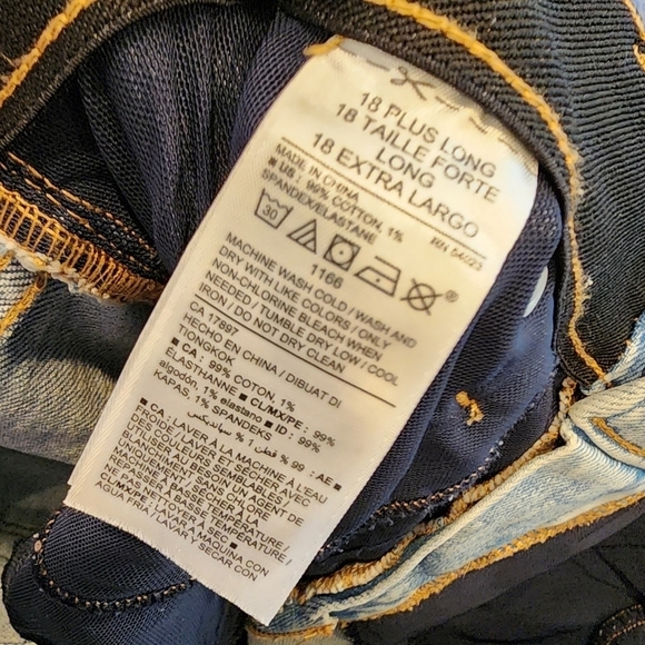 Old Navy lightwash plus Size 18 jeans. Comfort waist. - Picture 3 of 14